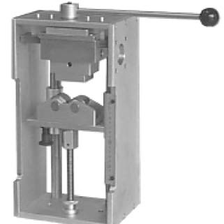 TH 4-8 - Manuel Prægemaskine